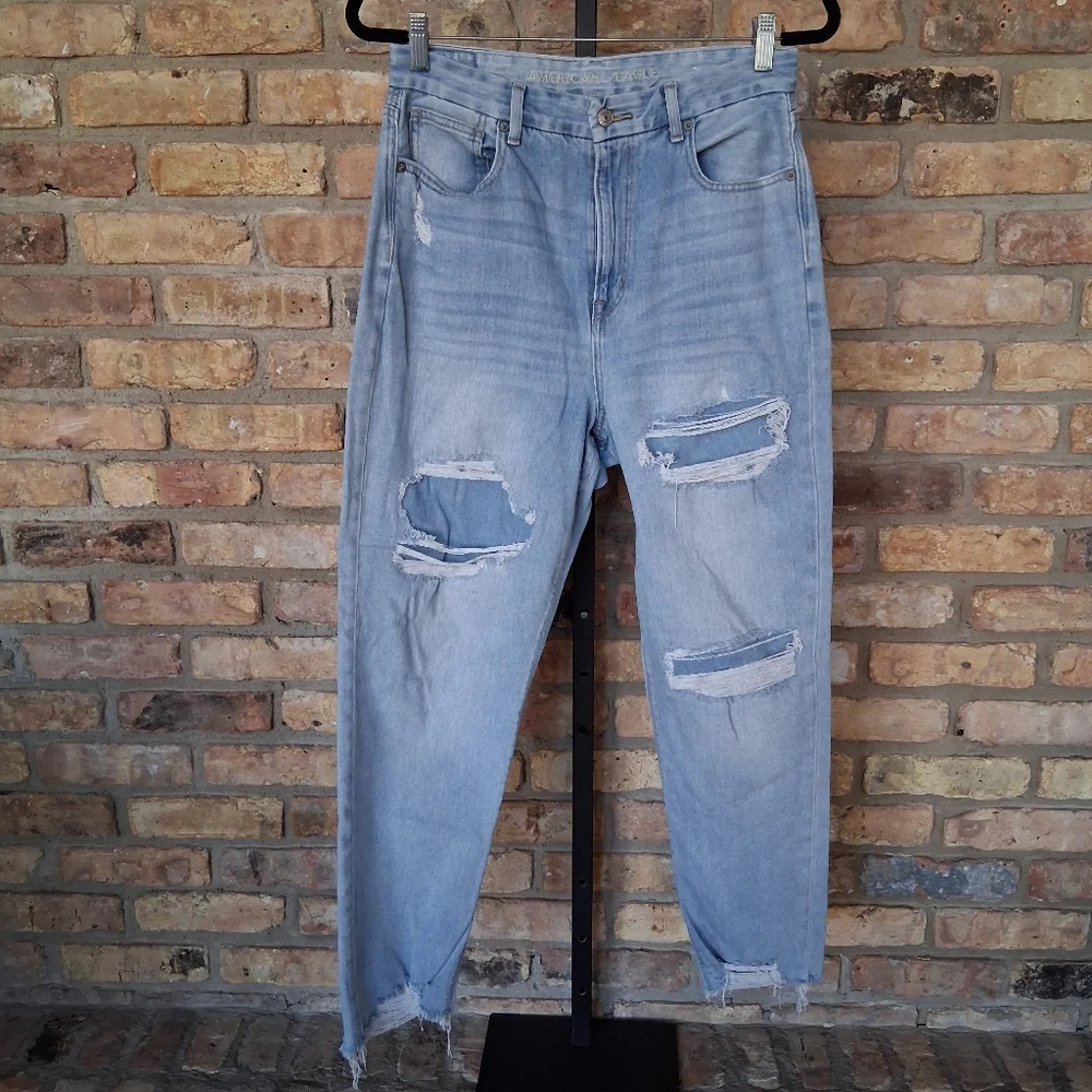 AMERICAN EAGLE CURVY MOM JEANS SIZE 8